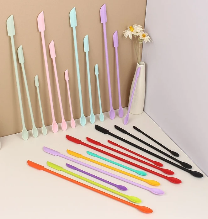 Quirky Kitchen Gadgets - ملعقة سيليكون مقاومة للحرارة بمقبض طويل