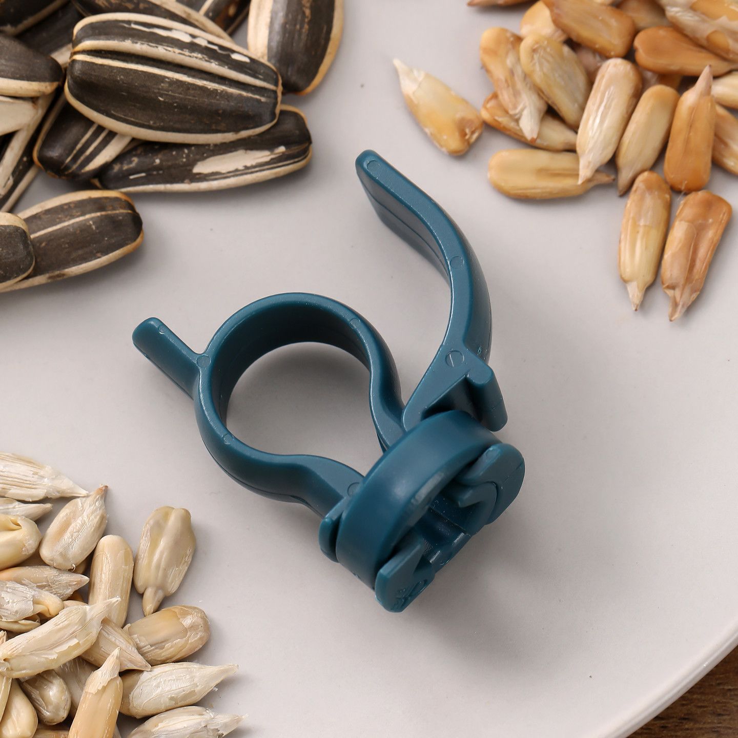 4 قطع من أدوات تقشير المكسرات  - مراجعة Kitchen Gadgets For Small Kitchens وسعره